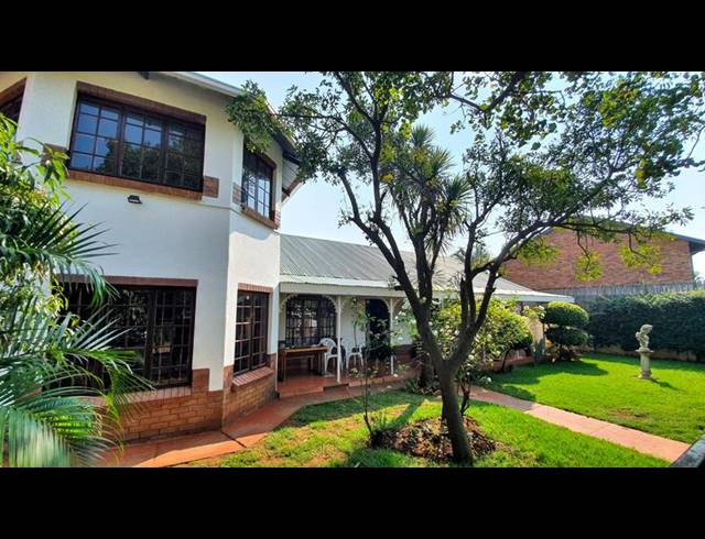 5 BEDROOM HOUSE FOR SALE IN SINOVILLE